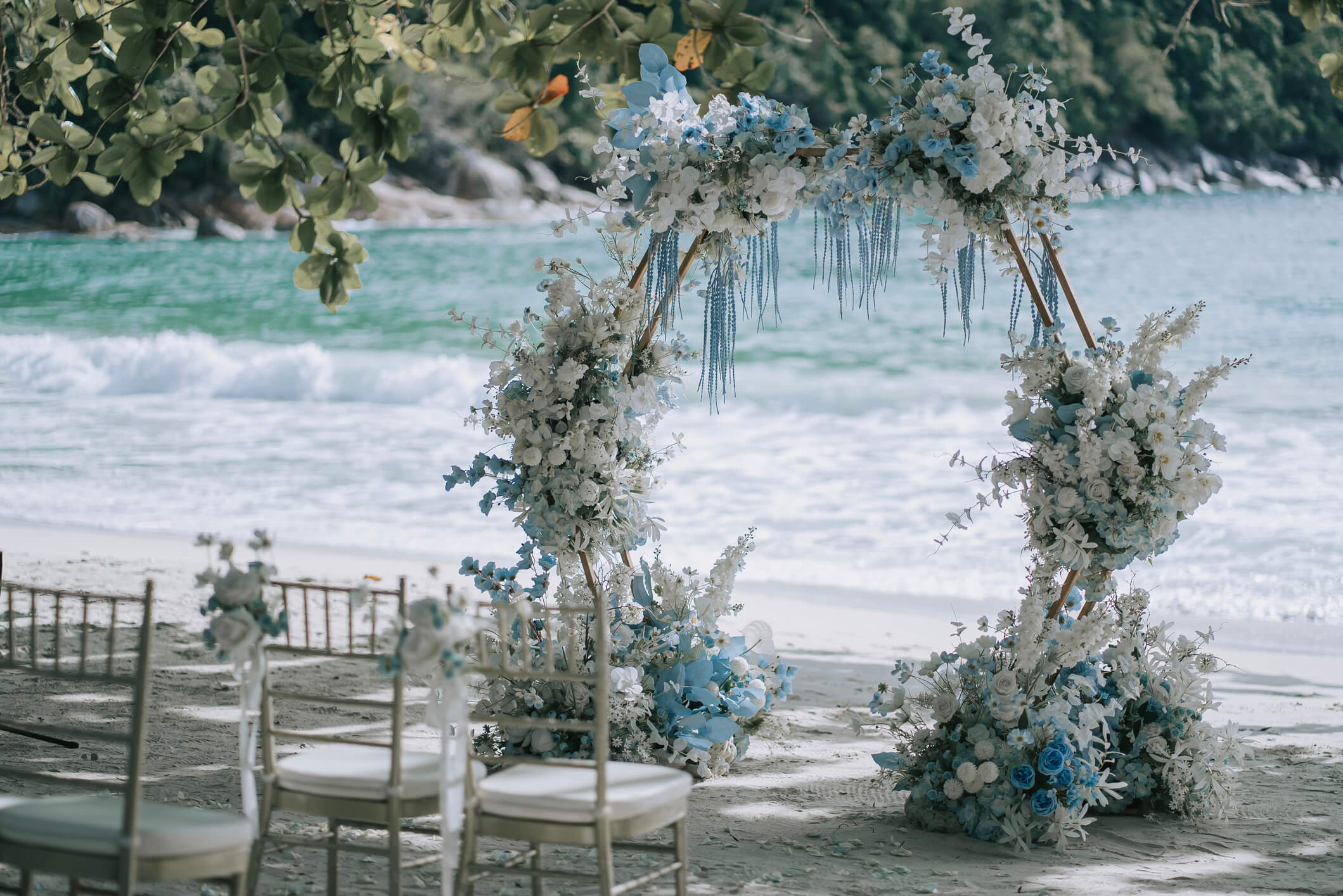 Beach wedding deals arch